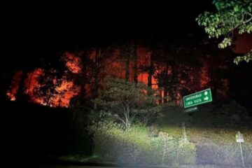 Incendio amenaza zona poblacional de Pueblo Nuevo Solistahuacán y ha arrasado con arbolado