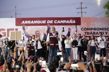 Con el slogan “Compromiso, trabajo y amor por Tuxtla” continúa brigadeo Angel Torres