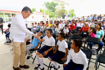 Con respaldo de AMLO, estamos sacando adelante al sector educativo de Chiapas: Rutilio Escandón