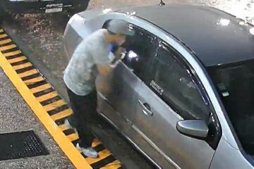 Denuncian a hombre que cristalea automóviles sobre la 16 poniente norte de #TuxtlaGutiérrezChiapas