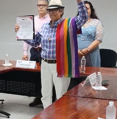IEPC entrega constancia como diputada local a activista