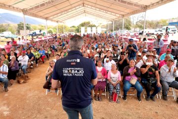 Almacenamiento Seguro y Láminas para una Mejor Vivienda, siguen llegando a más colonias de Tuxtla: Angel Torres