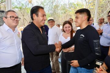 Eduardo Ramírez refrenda compromiso para que ningún joven quede fuera de las universidades en Chiapas