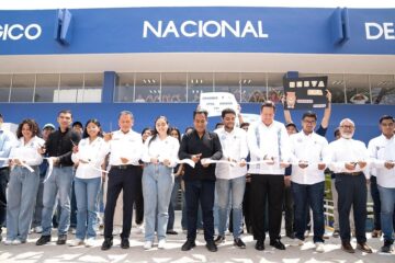 Eduardo Ramírez refrenda compromiso para que ningún joven quede fuera de las universidades en Chiapas