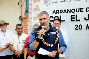 Da banderazo Angel Torres a una calle más, ahora en el Ejido El Jobo