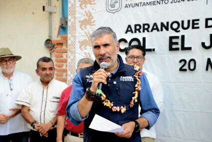 Da banderazo Angel Torres a una calle más, ahora en el Ejido El Jobo