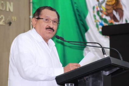 Hoy, Chiapas vive una nueva ERA en educación: Abundio Peregrino