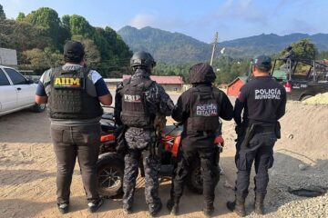 En operativo de seguridad aseguran vehículos abandonados y presuntos narcóticos en Pueblo Nuevo Solistahuacán