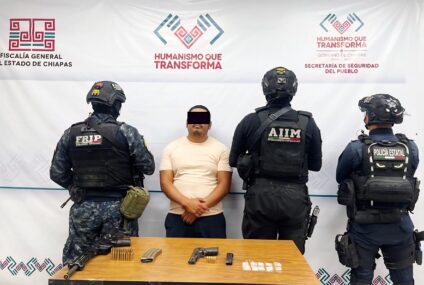 Detienen a sujeto con armas de fuego de uso exclusivo y presuntos narcóticos en Teopisca