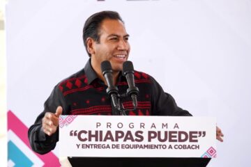 Eduardo Ramírez visita círculos de estudio de Chiapas Puede y entrega equipamiento al Cobach
