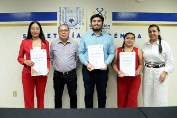 Distinguen a egresados y egresadas de la UNACH con el Premio Ceneval al Desempeño de Excelencia EGEL
