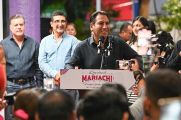 ¡Que viva el mariachi!: Eduardo Ramírez visita el Parque de Santa Cecilia