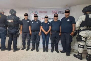 Detienen a 5 policías municipales como presuntos responsables de homicidio, ejercicio ilegal y abandono de funciones públicas