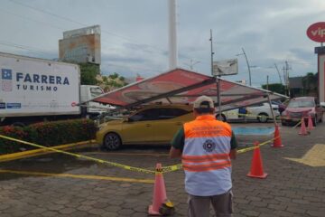 Lluvias intensas y vientos de hasta 80 km/h provocan caída de árboles y encharcamientos en Tuxtla Gutiérrez: PC