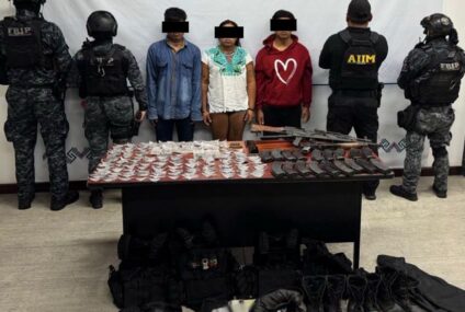 Detienen a tres personas con armas de fuego, poncha llantas y presuntas drogas en Ocozocoautla de Espinosa