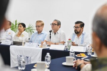 UNACH realiza conferencia Magistral con Miguel Tamayo Taype