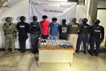 En operativo interinstitucional detienen a dos personas con armas de fuego y aproximadamente 15 kilos de presunta cocaína en Tuxtla Chico
