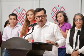 Reconocemos la cultura del esfuerzo y del trabajo de las secretarias: Mario Guillén Guillén