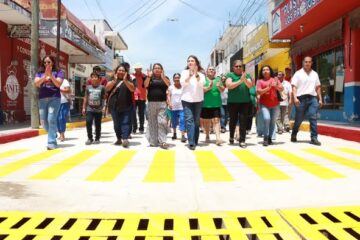 Valeria Rosales inaugura nueva calle pavimentada en Villaflores