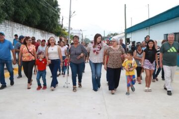 Valeria Rosales inaugura una calle más en Villaflores
