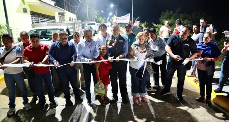 Inaugura Angel Torres una calle más; ahora en la colonia Buena Vista Loma Larga