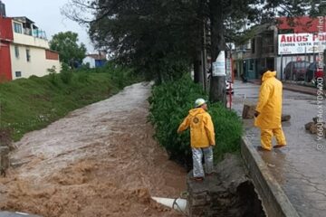 Intensas lluvias en San Cristóbal causan inundaciones