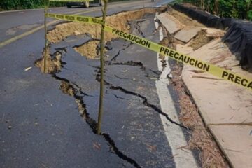 Riesgo al transitar hacia Yajalòn, Chiapas, donde hay un asentamiento en la carretera