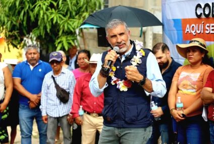 Angel Torres da banderazo a la pavimentación de una calle más; ahora en La Reliquia
