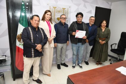 Entrega la iniciativa privada becas a estudiantes de la UNACH