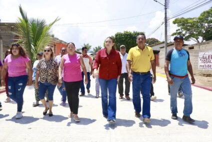 Valeria Rosales inaugura calles en Agrónomos Mexicanos