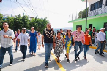 Angel Torres inaugura más calles felices; ahora en la colonia Las Lomas