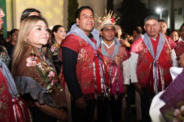 Eduardo Ramírez y Sofía Espinoza honran las raíces chiapanecas con el Ska’k’alil animaetik Eduardo Ramírez y Sofía Espinoza honran las raíces chiapanecas con el Ska’k’alil animaetik