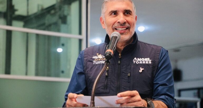 Angel Torres realiza entrega de ayudas técnicas a personas con discapacidad