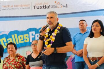 Calles Felices llega a Arroyo Blanco con más de 350 metros lineales pavimentados: Angel Torres Calles Felices llega a Arroyo Blanco con más de 350 metros lineales pavimentados: Angel Torres