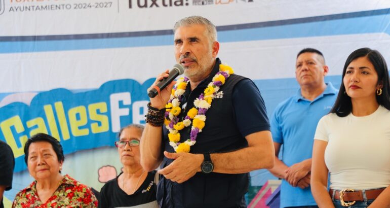 Calles Felices llega a Arroyo Blanco con más de 350 metros lineales pavimentados: Angel Torres