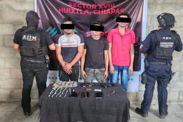 Detienen a tres personas con armas de fuego y presuntos narcóticos en Mapastepec