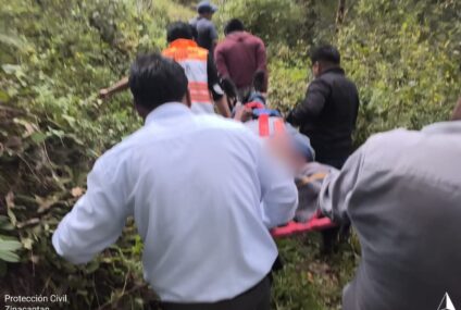 Rescatan a persona que cayó de una ladera en #zinacantan