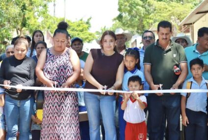 Entregan calle pavimentada con concreto hidráulico en el ejido Calzada Larga de Villaflores