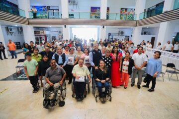 Angel Torres encabeza entrega de útiles escolares a estudiantes con discapacidad Angel Torres encabeza entrega de útiles escolares a estudiantes con discapacidad
