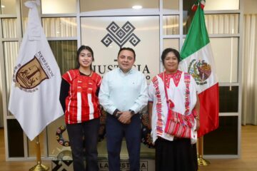 Juan Carlos Moreno Guillén reconoce labor de artesanas en la preservación del patrimonio cultural