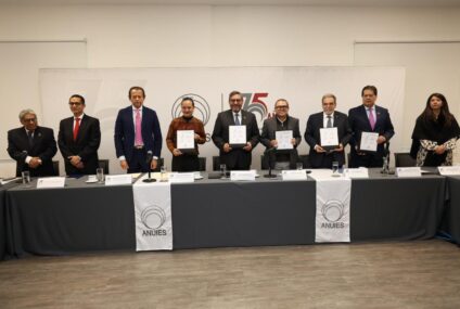 Suscribe UNACH convenio con la COMAR