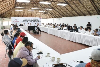 Eduardo Ramírez fortalece diálogo con maestras y maestros de la Sección 7 del SNTE-CNTE