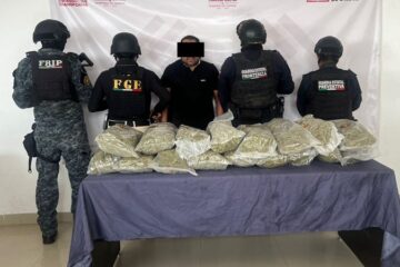 Detienen a un sujeto con varios paquetes de marihuana en Suchiate