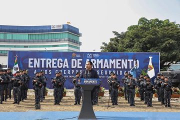 Eduardo Ramírez encabeza entrega de armamento a las corporaciones de seguridad estatal