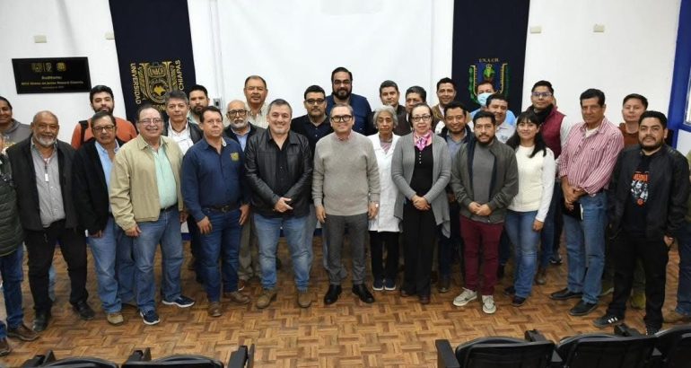 Se reúne el rector de la UNACH Oswaldo Chacón Rojas con comunidades de las Facultades de Medicina Humana y Medicina Veterinaria