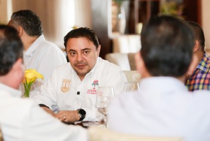 Juan Carlos Moreno Guillén dialoga con notarias y notarios del Soconusco