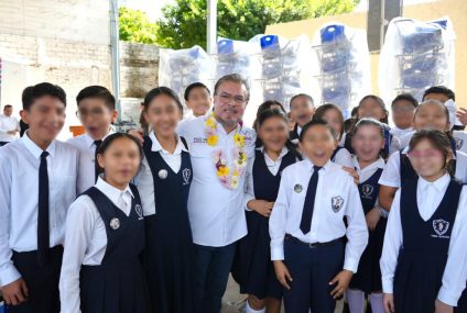 La Secretaría del Humanismo entrega mobiliario escolar en la primaria Dr. Rodulfo Figueroa