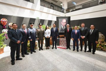 Gobernador Eduardo Ramírez impone medalla “Dr. Manuel Velasco Suárez” al Dr. David Kershenobich