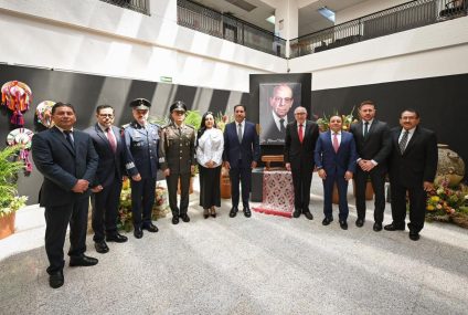 Gobernador Eduardo Ramírez impone medalla “Dr. Manuel Velasco Suárez” al Dr. David Kershenobich