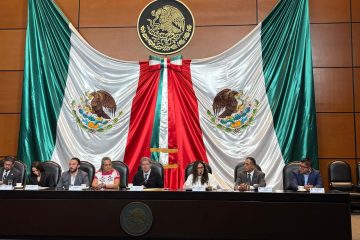 Participan estudiantes de UNICACH en Modelo Parlamentario Universitario en la Cámara de Diputados del Congreso de la Unión